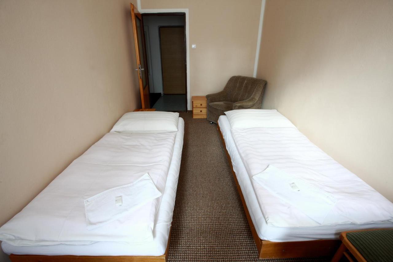 Hotel Slávie Klášterec nad Ohří Esterno foto